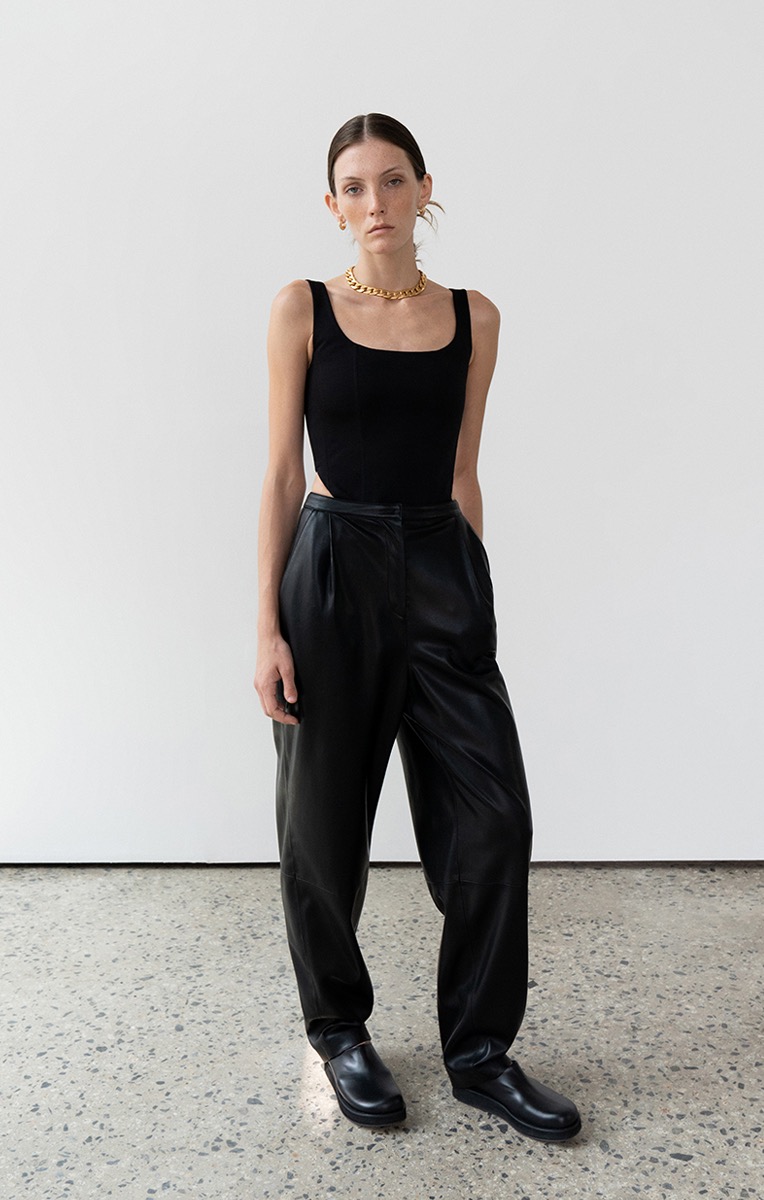 CURVED ECO LEAHTER PANTS (BLACK)
