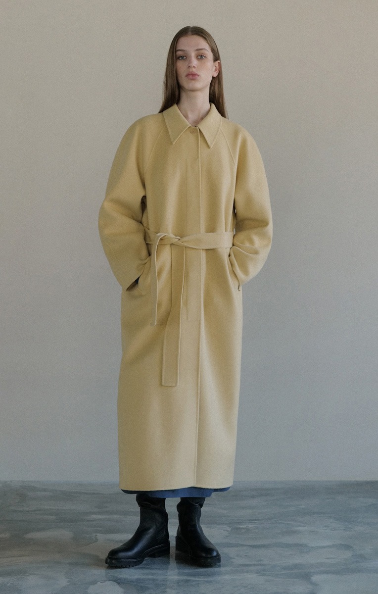BELTED WOOL AND CASHMERE-BLEND COAT (CUSTARD)